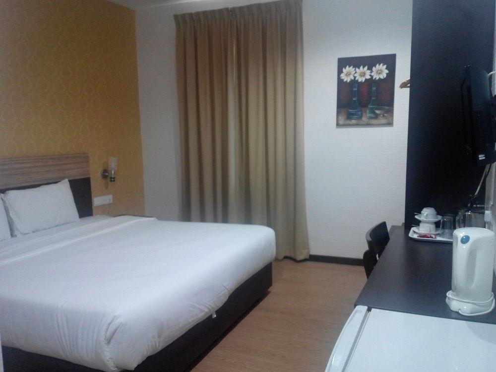 7 Heaven Boutique Hotel Pasir Gudang Extérieur photo