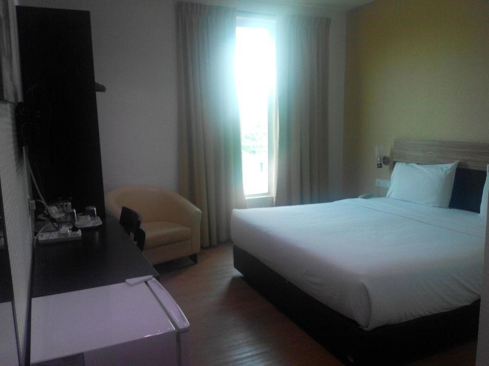 7 Heaven Boutique Hotel Pasir Gudang Extérieur photo
