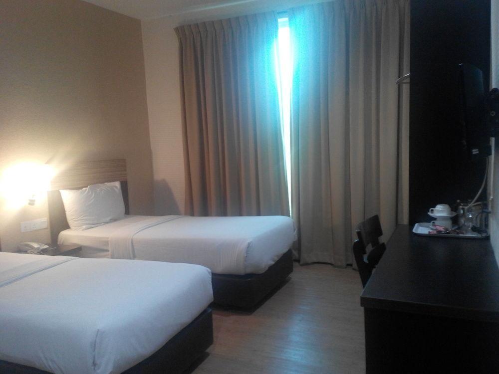 7 Heaven Boutique Hotel Pasir Gudang Extérieur photo