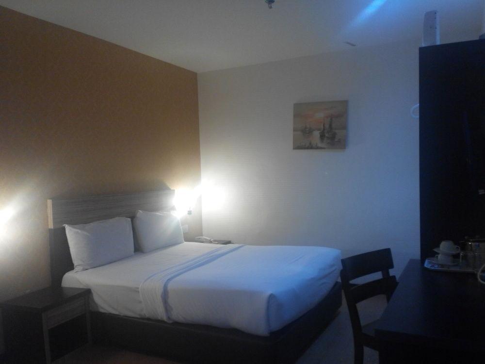 7 Heaven Boutique Hotel Pasir Gudang Extérieur photo